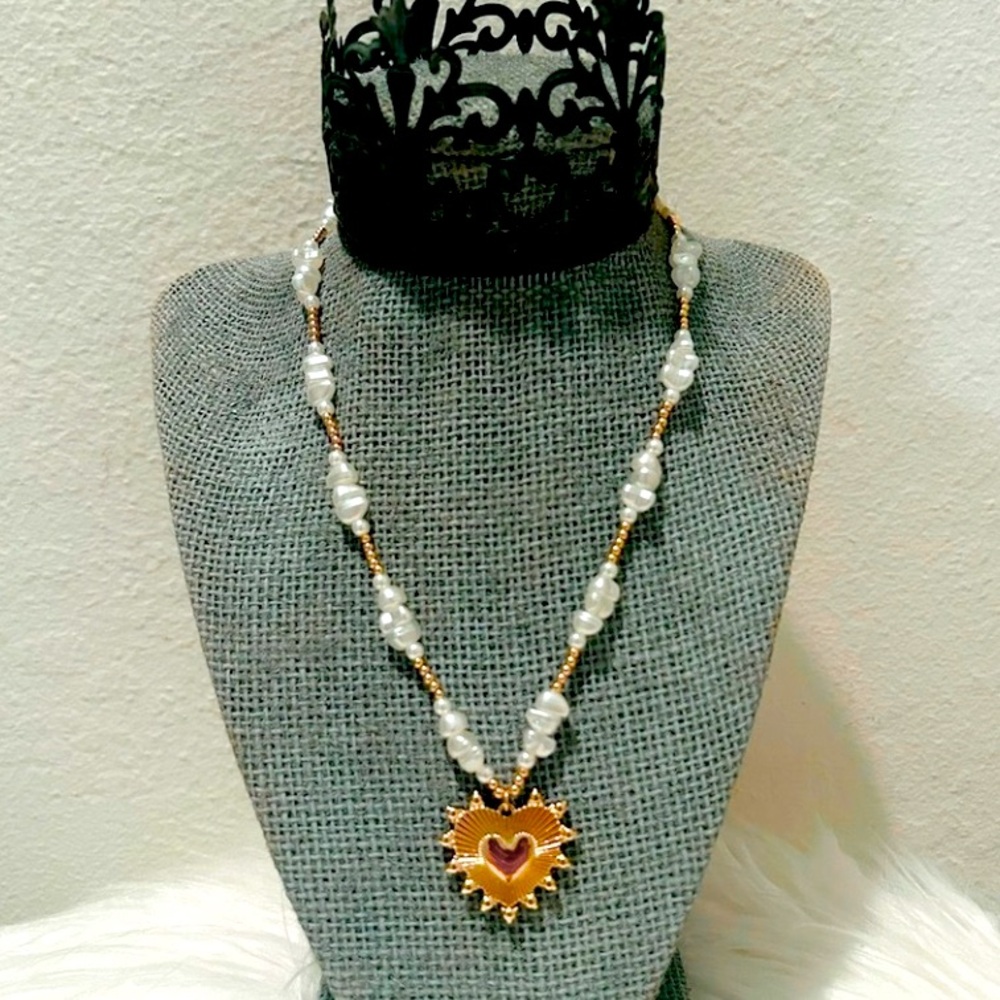 Elegant Pearl and Gold Heart Pendant Necklace